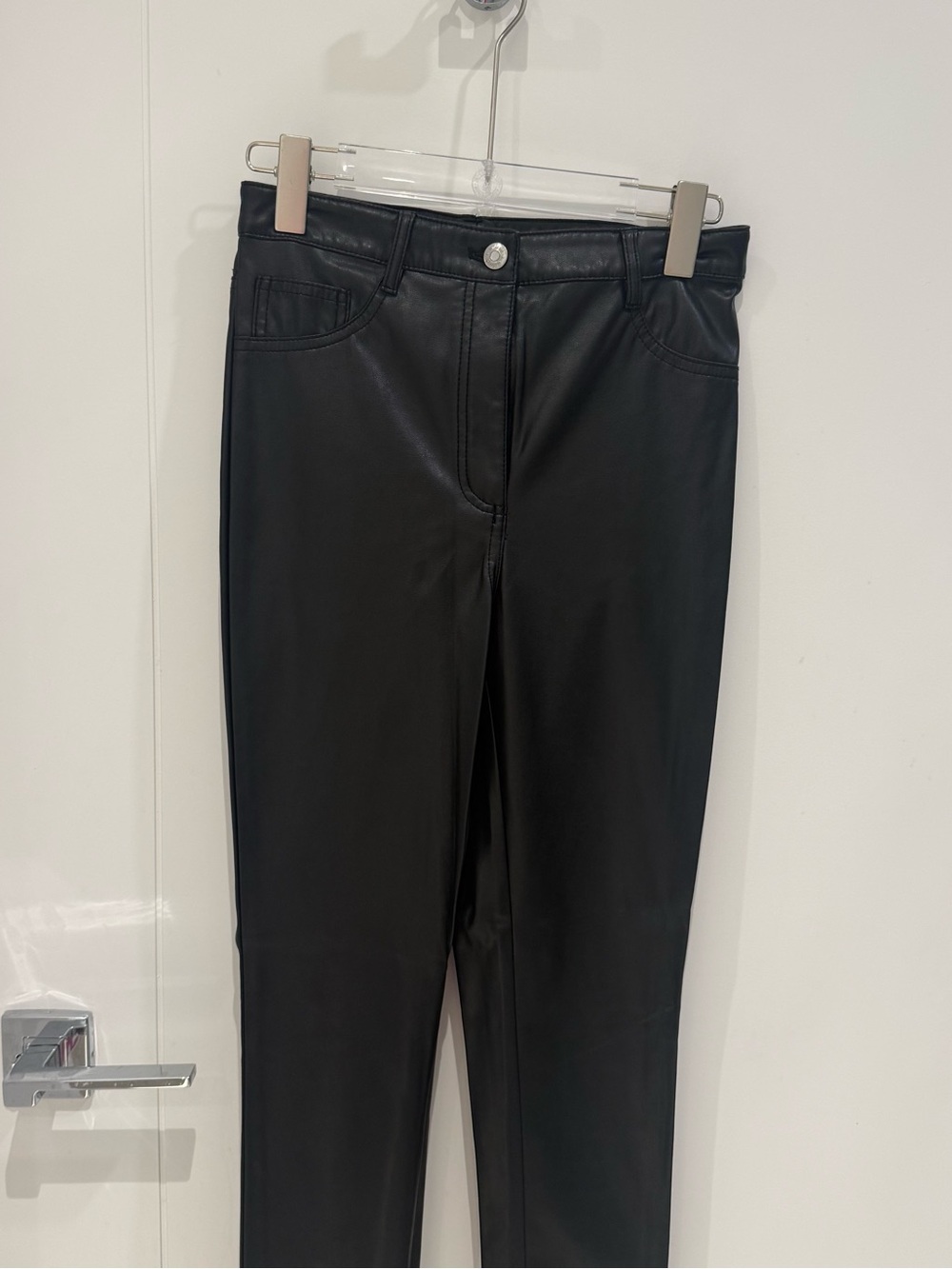 Aritzia Wilfred faux leather skinny pants - size 4